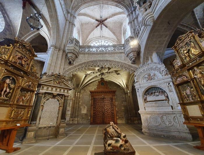 Coro y sepulcros Museo de Retablo en Burgos